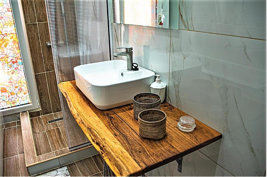 Kassandrou Suite Hot Tub-Jakuzzi - 2 Bedrooms - Big Balcony - Center เทสซาโลนิกิ ภายนอก รูปภาพ