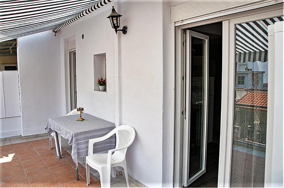 Kassandrou Suite Hot Tub-Jakuzzi - 2 Bedrooms - Big Balcony - Center เทสซาโลนิกิ ภายนอก รูปภาพ
